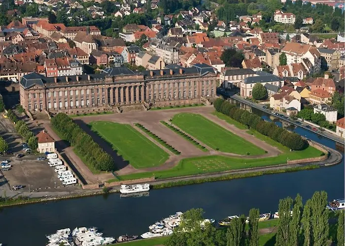 Lux Le Marquis